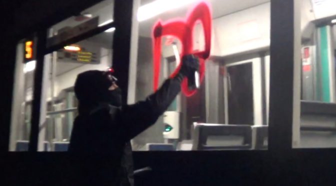 [HRO] Defend Rojava – Backjump Graffiti Action – Rostocker Straßenbahn (Video)