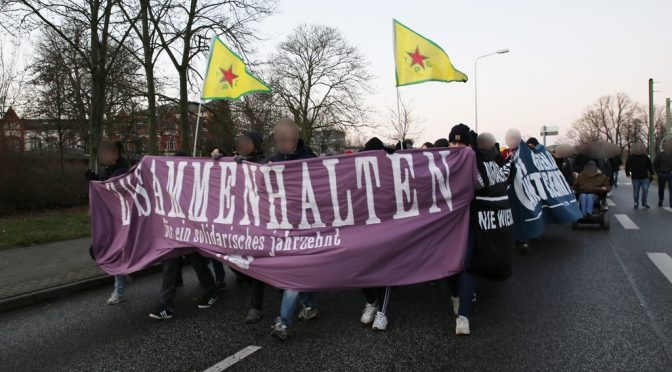 Solidarisch ins neue Jahr - 250 Menschen bei antifaschistischer Neujahrsdemo