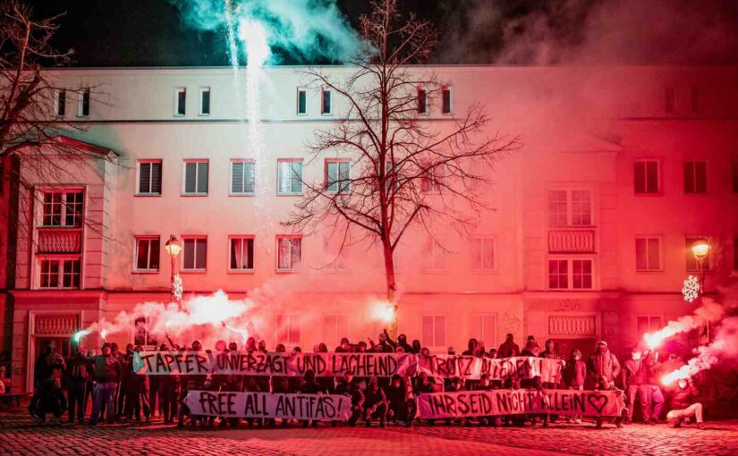 Tapfer, unverzagt und lächelnd – trotz alledem! Grüße aus Rostock an alle Antifas in Haft und auf der Flucht!